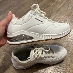 ❌SOLD❌ Skechers white Uno stand on air sneakers no rips 7.5 women’s shoes